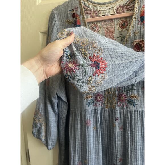 JOHNNY WAS Lucy Chambray Cotton Gauze Embroidered Easy Tiered Dress Sz M RARE - Picture 8 of 16